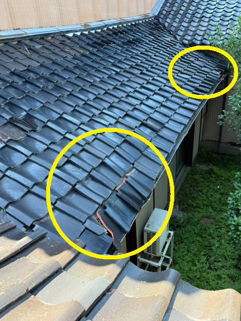 屋根が崩れています