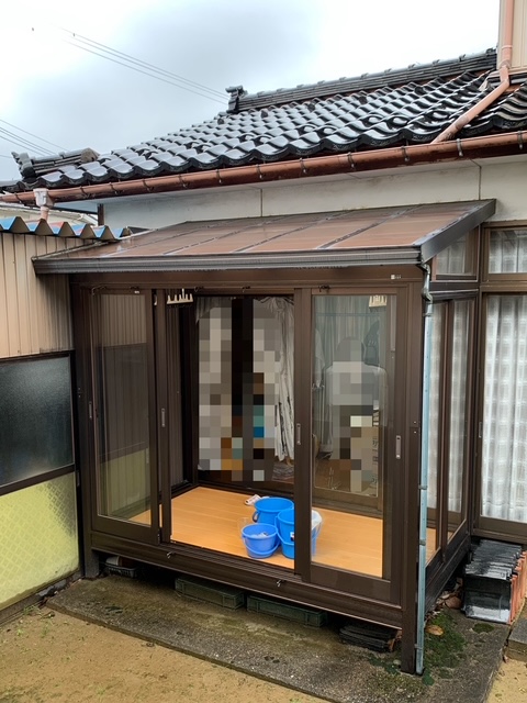 サンルームから雨漏りしています